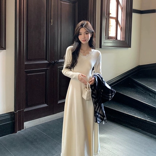 蕾丝V领连衣裙韩版针织连衣裙冬季流行绝美修身长裙5012