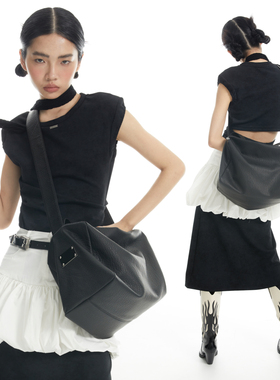 DirtySix •原创 帕尔马奶酪 大容量软面捏捏 单肩斜挎包