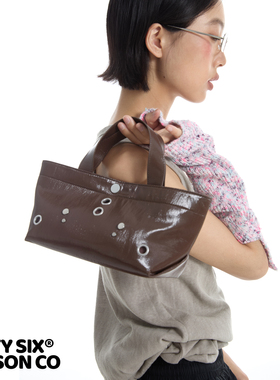 DirtySix 2025SS 原创 Haji 皮尔斯手袋 穿孔小腊肠 铆钉手提包