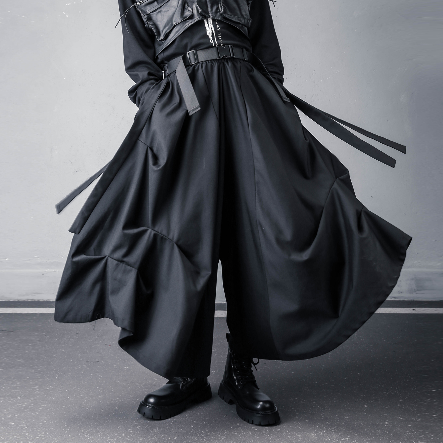 山本立裁压褶设计A型武士裙裤男