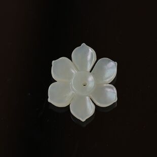 特价 创汇期和田白玉六瓣小花吊坠