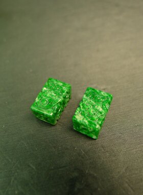 #F985一对辣绿天然A货翡翠雕花桶珠长方柱形路路通转运珠