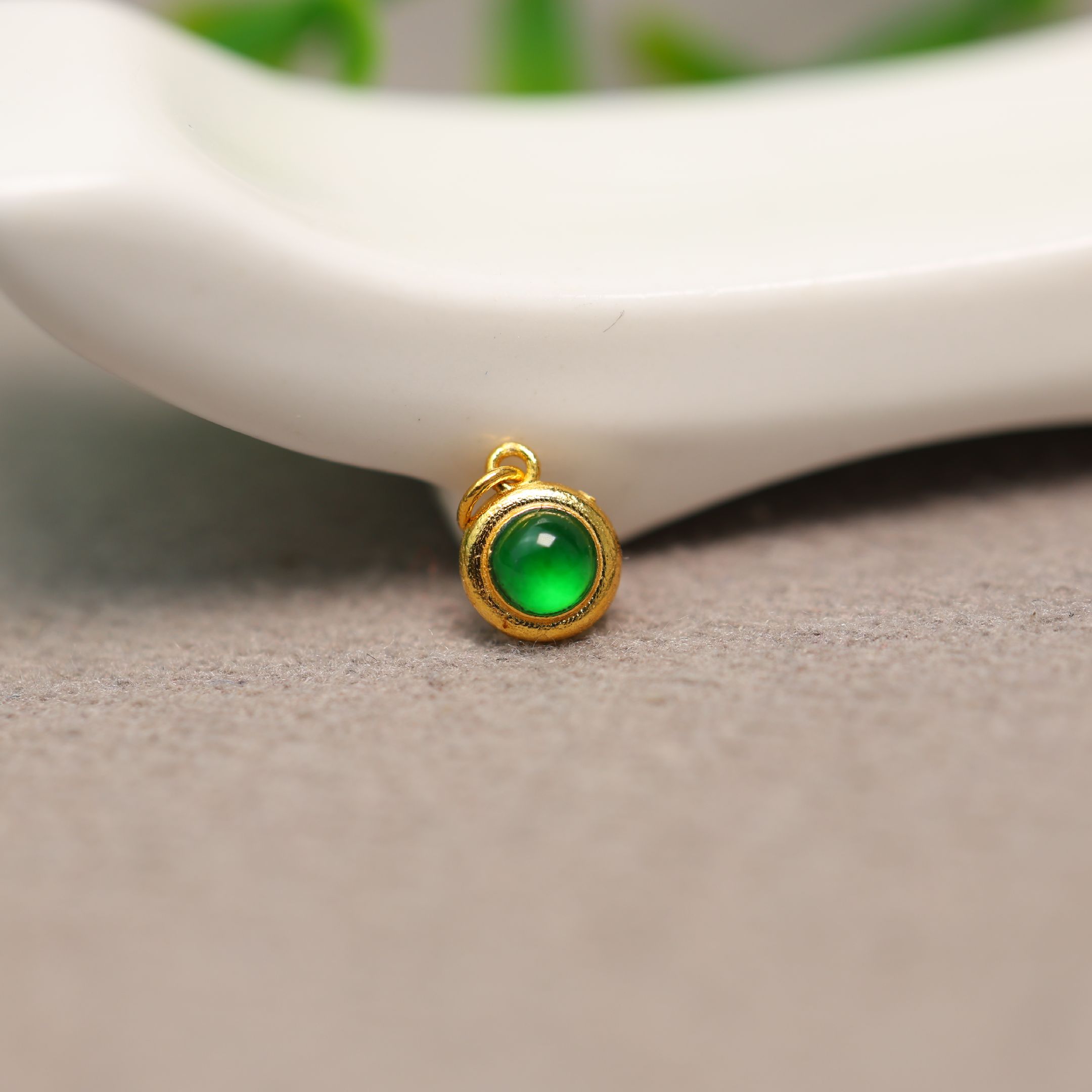 #H528 18K金镶嵌老坑冰种满绿缅甸天然A货翡翠蛋面小吊坠坠角