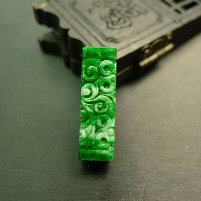 翡翠龙纹雕花方形柱条桶珠