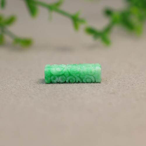 翡翠长方柱条形雕花桶珠吊坠