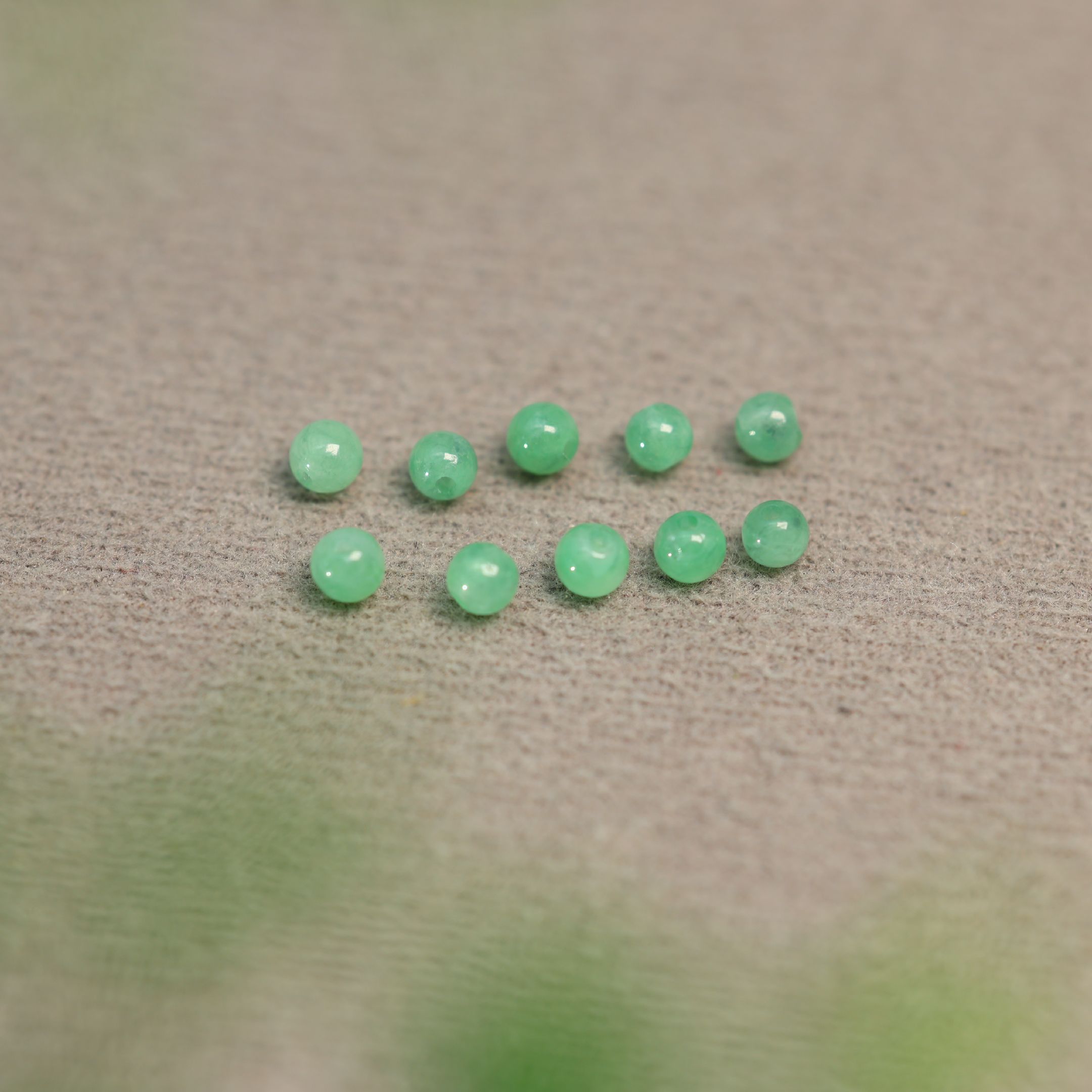 缅甸天然A货翡翠素面小圆珠子