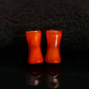 #B032一对红色天然老玛瑙管珠桶珠