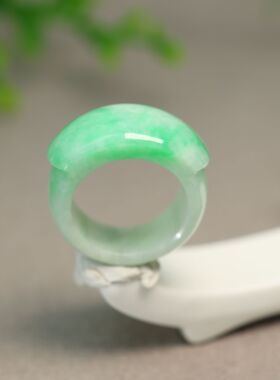 #F838白底飘阳绿缅甸天然A货翡翠马鞍戒指22号圈口男士指环