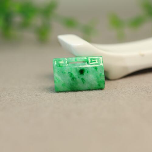 缅甸天然A货翡翠锁牌挂坠