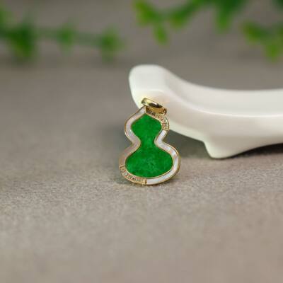 缅甸天然A货翡翠葫芦锁骨吊坠