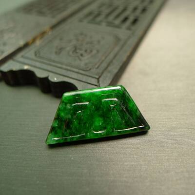 辣绿天然A货老翡翠梯形背云