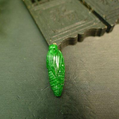 辣绿天然A货翡翠玉米吊坠