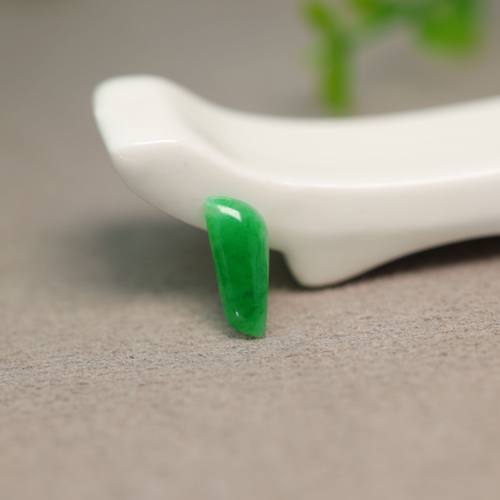 辣绿缅甸天然A货翡翠随形戒面