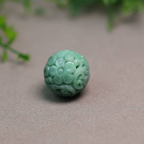 天然A货翡翠镂空雕花大圆珠子