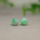 J784一对白底飘绿花缅甸天然A货翡翠素面珠子9MM圆珠顶珠