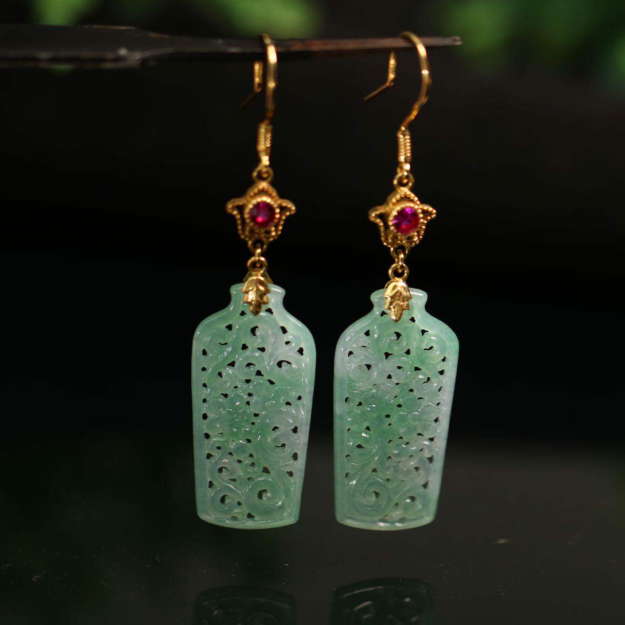 #D501一对18K金镶嵌冰种晴水绿天然A货翡翠镂空花瓶形耳坠