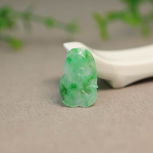 缅甸天然A货翡翠如意吊坠