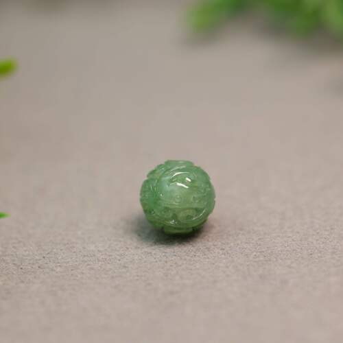 满绿天然A货翡翠雕花圆珠子