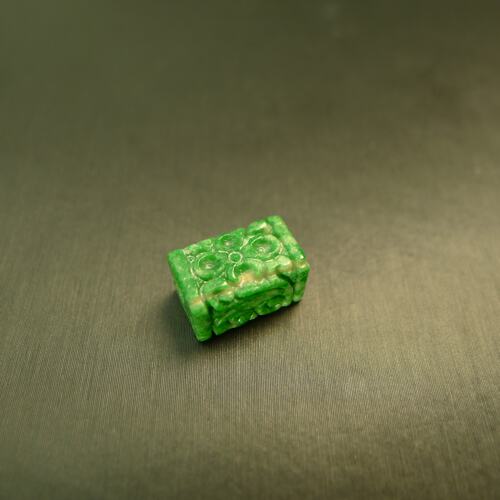 天然A货翡翠长方柱条形雕花桶珠