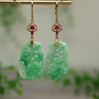 天然A货翡翠镂空雕花如意耳坠