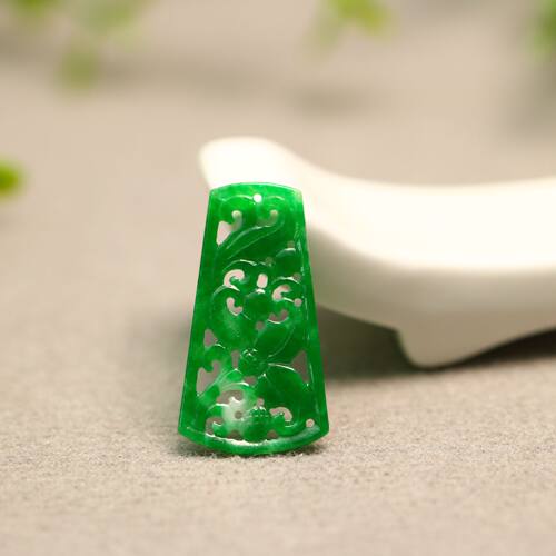 天然A货翡翠镂空雕花吊坠花片