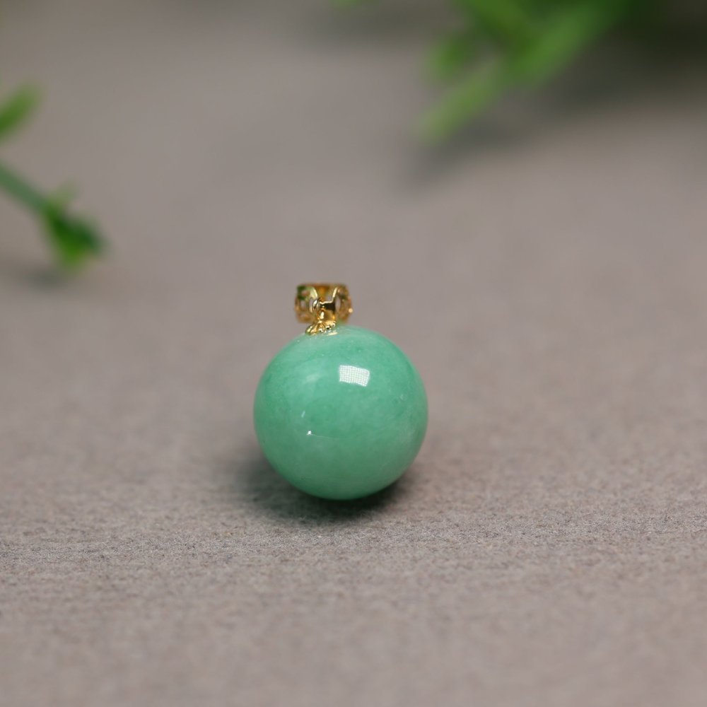 满绿天然A货翡翠珠子锁骨吊坠