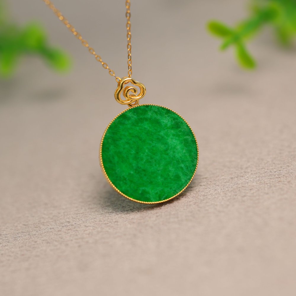 #I719 18K金镶嵌满色辣绿天然A货翡翠平安无事圆牌吊坠 不含链