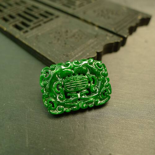 满色辣绿天然A货翡翠背云