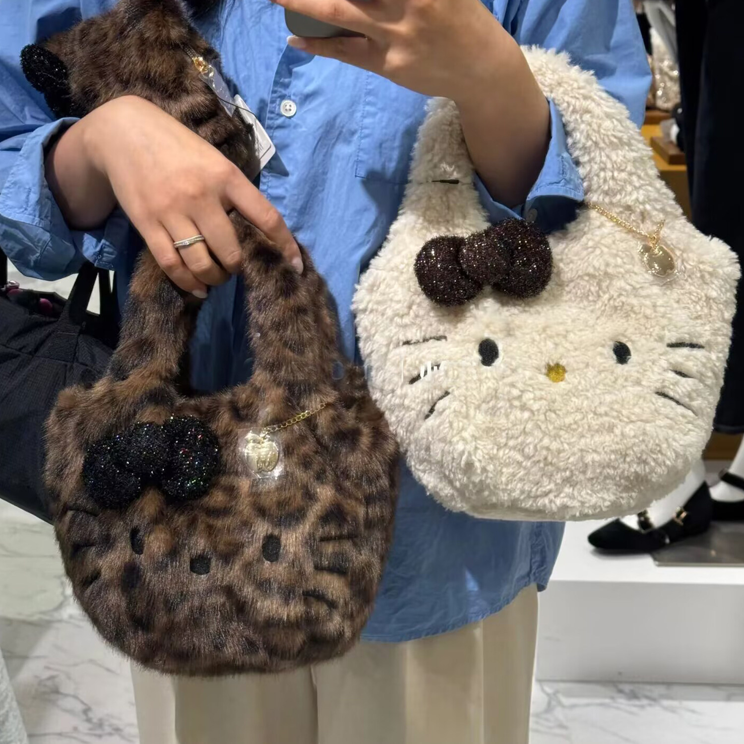 黑皮Hello Kitty毛绒包2025新款豹纹毛毛包可爱手提包小众托特包