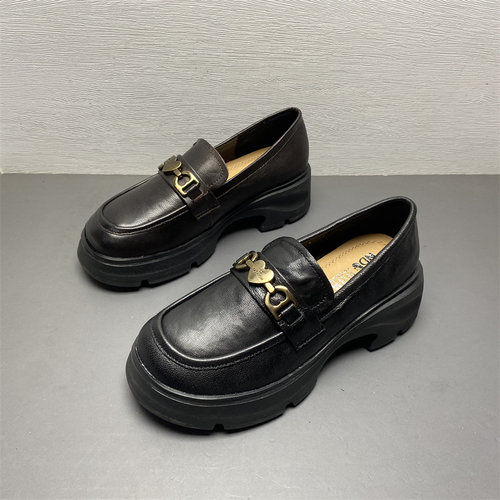 品牌撤柜真皮女鞋2025新款春季复古金属扣圆头一脚蹬厚底羊皮单鞋