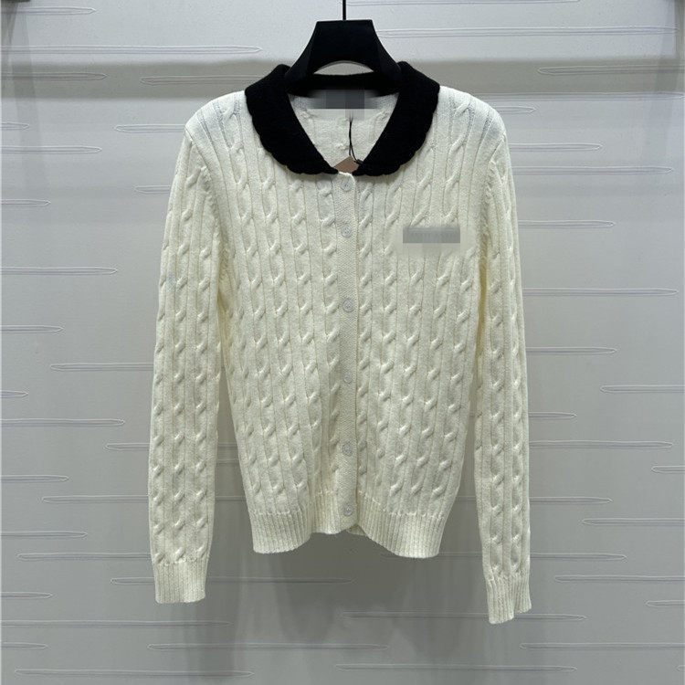 2025秋冬新款翻领撞色麻花编织舒适柔软百搭针织衫