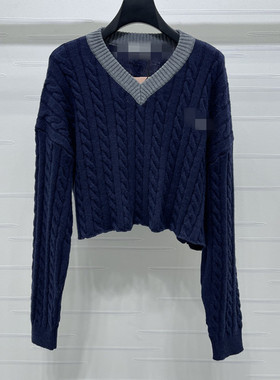 2025秋冬新款V领麻花刺绣字母亲肤柔软百搭针织衫毛衣