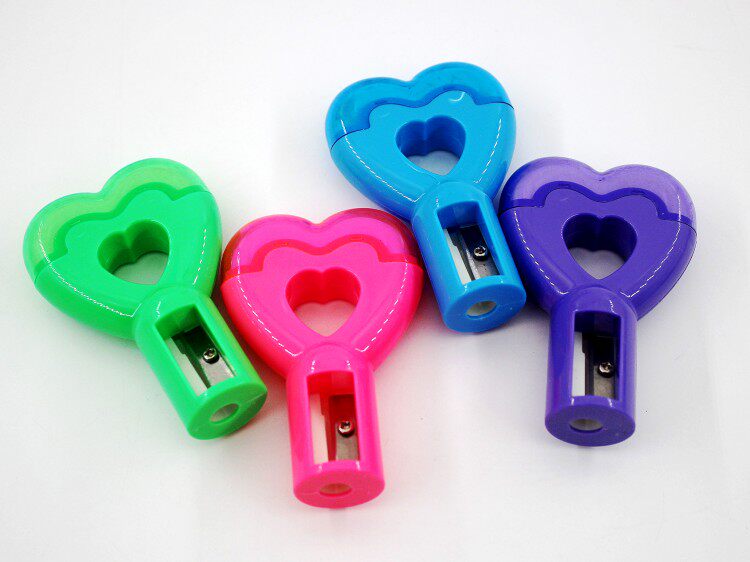 귀여운 모양 사랑 연필 깎이 + 지우개 어린이 문구 창조적 인 선물 상품 유치원 작은 선물 배치