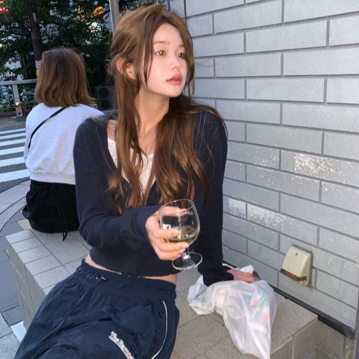 陆续2025夏季新款韩国东大门th*Bar*net韩版气质连帽卫衣外套女
