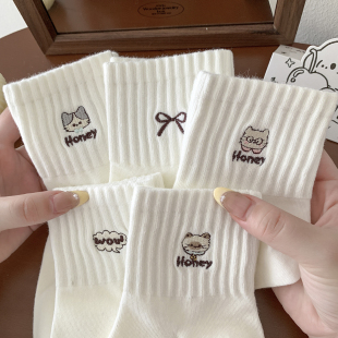 刺绣小猫春秋运动风袜子女中筒袜精梳棉白色透气可爱卡通秋冬新款