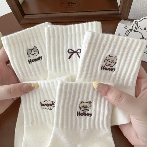 刺绣小猫春秋运动风中筒袜女纯棉