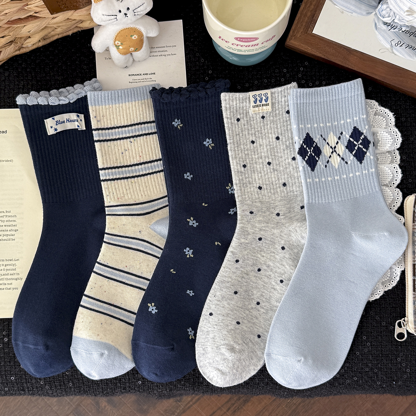 布标菱形格蓝色系运动中长筒女袜