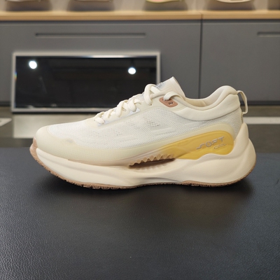 李宁轻便透气女子系带休闲鞋