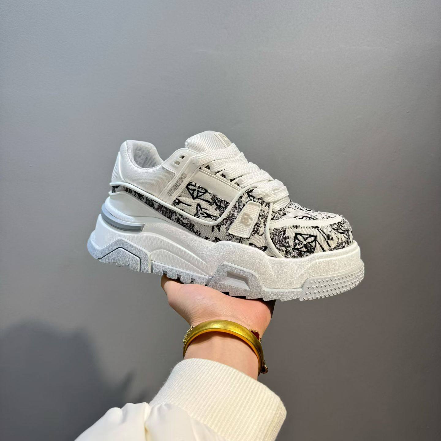 隐形内增高男士厚底休闲板鞋2026春季爆款款高级感小众潮鞋男