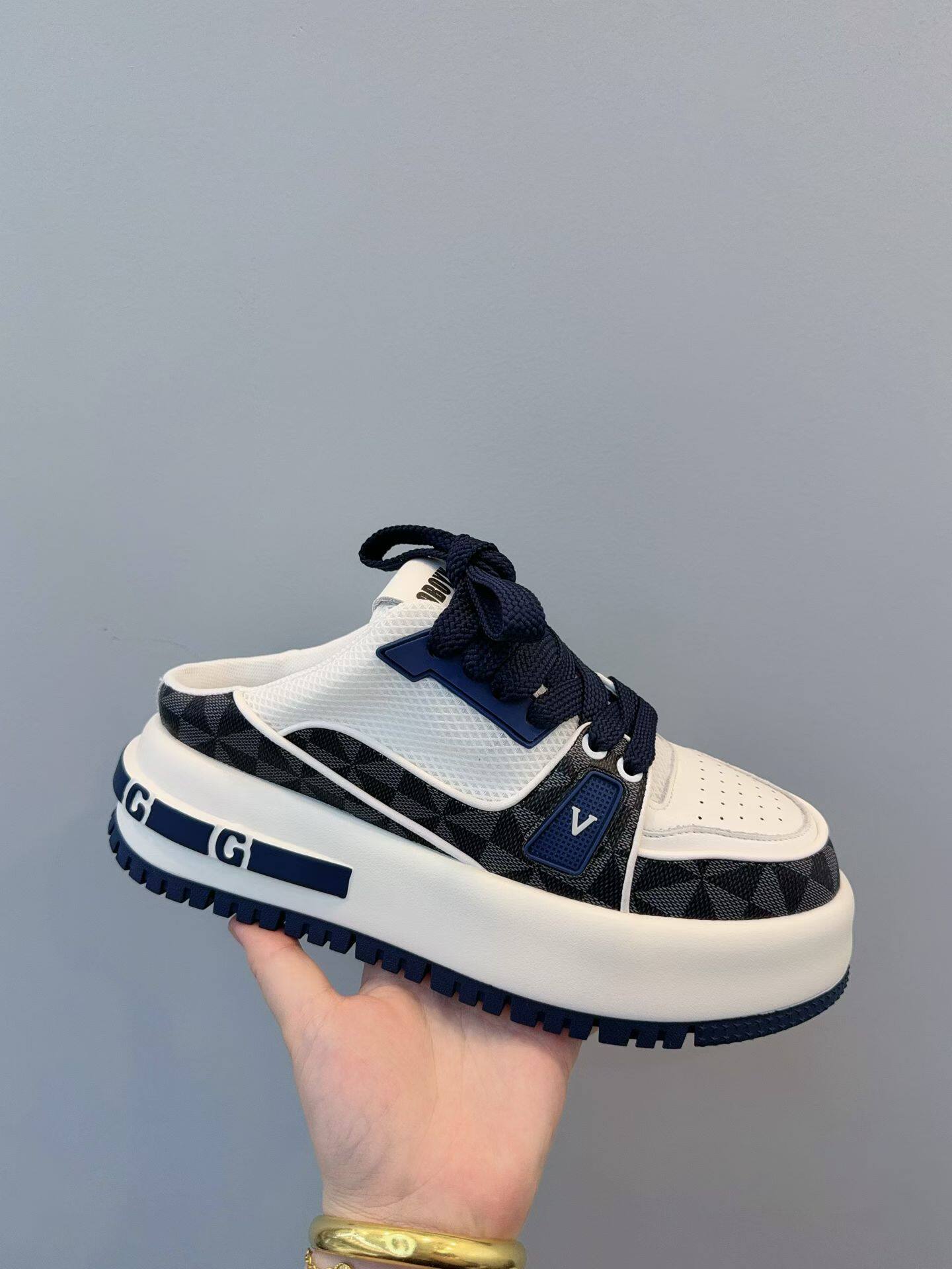 轻奢个性板鞋2025低帮百搭休闲鞋时尚潮流男士低帮鞋厚底透气拖鞋