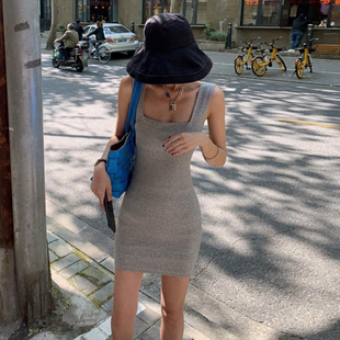 韩系夜店辣妹气质显瘦吊带连衣裙女秋冬打底针织裙性感包臀短裙子