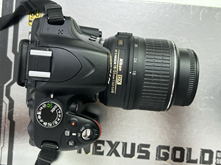 D3200套机 很少 机身和镜头一起 但用 买来给孩子拍照 尼康