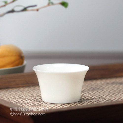 潮州功夫茶具纯色羊脂玉马蹄杯