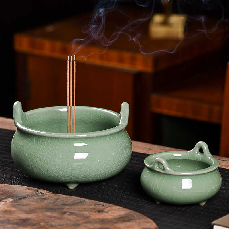 供佛家用小号龙泉青瓷三足香炉