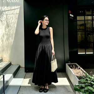 黑色无袖圆领拼接连衣裙女2026新款收腰ins风高级感气质显高长裙