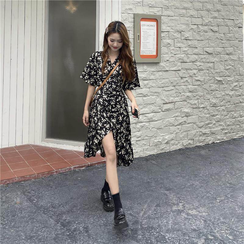 碎花连衣裙中长款女装2023新款夏季收腰显瘦设计感不规则短袖裙子