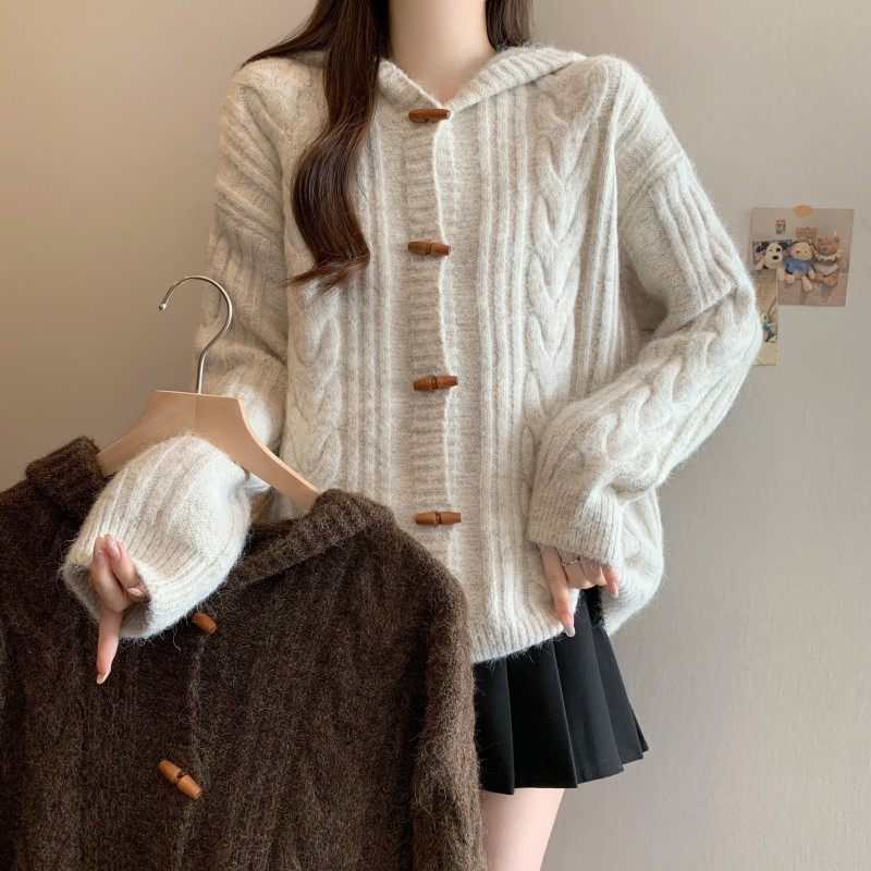 大码女装2025秋冬新款胖MM时尚百搭连帽木扣开衫长袖正肩上衣毛衣,女装/女士精品,大码内搭,淘宝优惠券,粉丝福利购,淘宝优惠卷