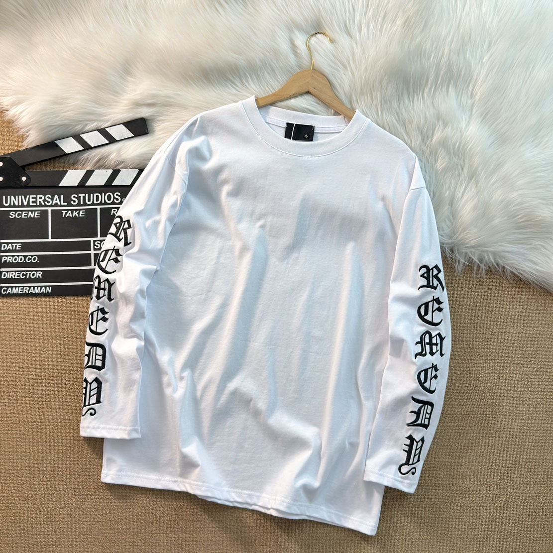 嘻哈哥特字梵文刺绣长袖圆领T恤