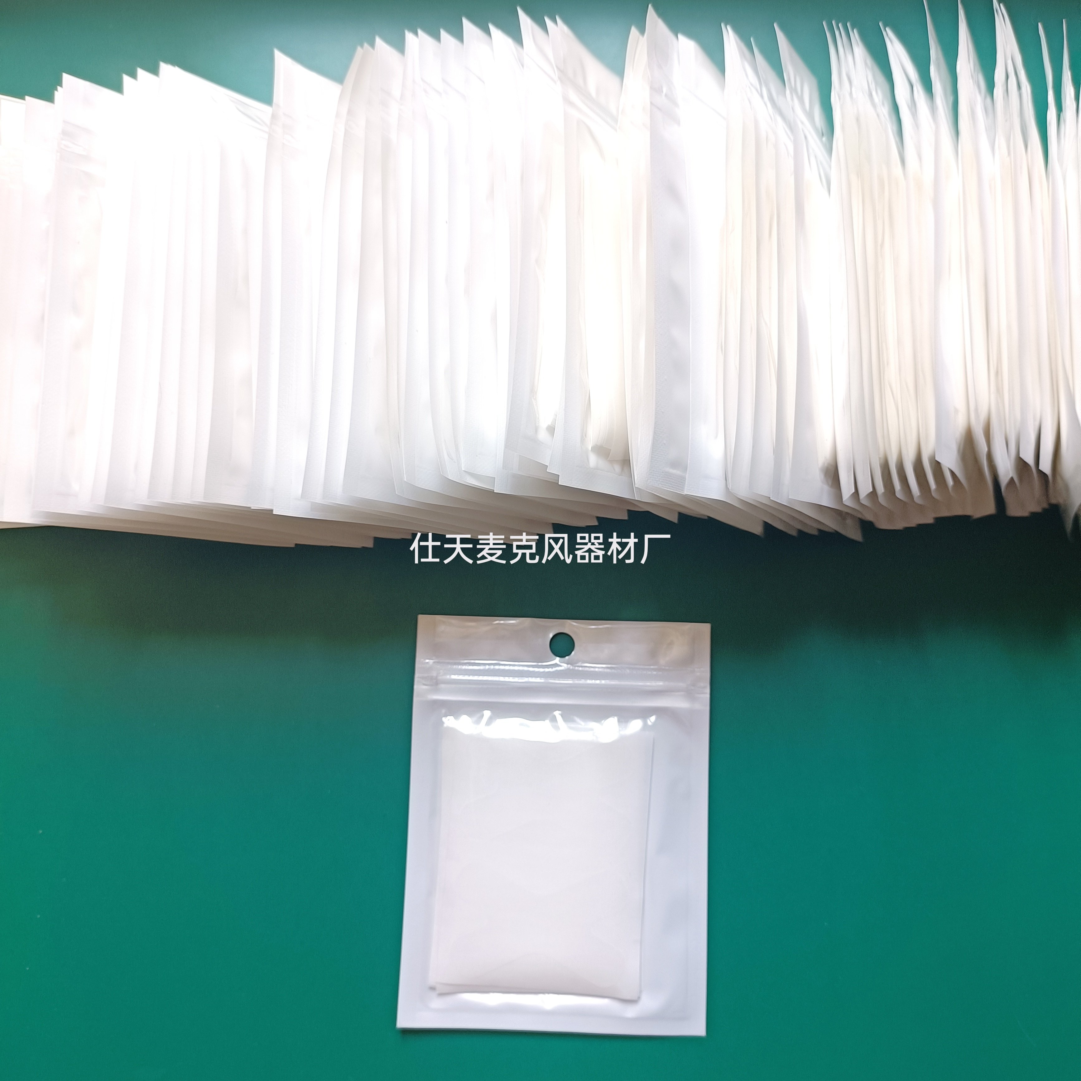 头戴耳麦贴脸固定胶片耳挂式麦克风话筒咪头线粘胶贴透明固定脸贴