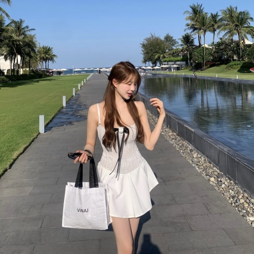LQV吊带连体泳衣收腰显瘦